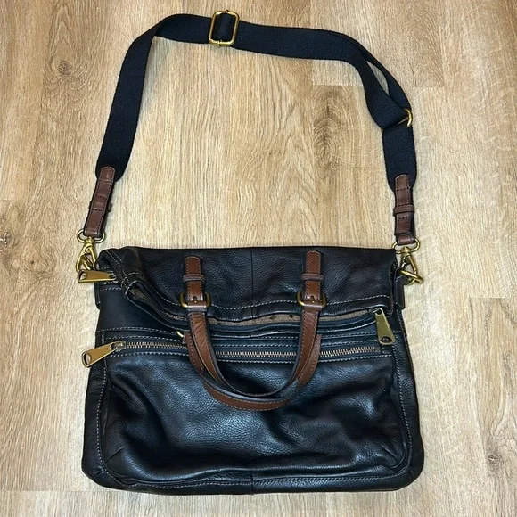 Fossil vintage black leather explorer shoulder bag with fold over top - Picture 8 of 10